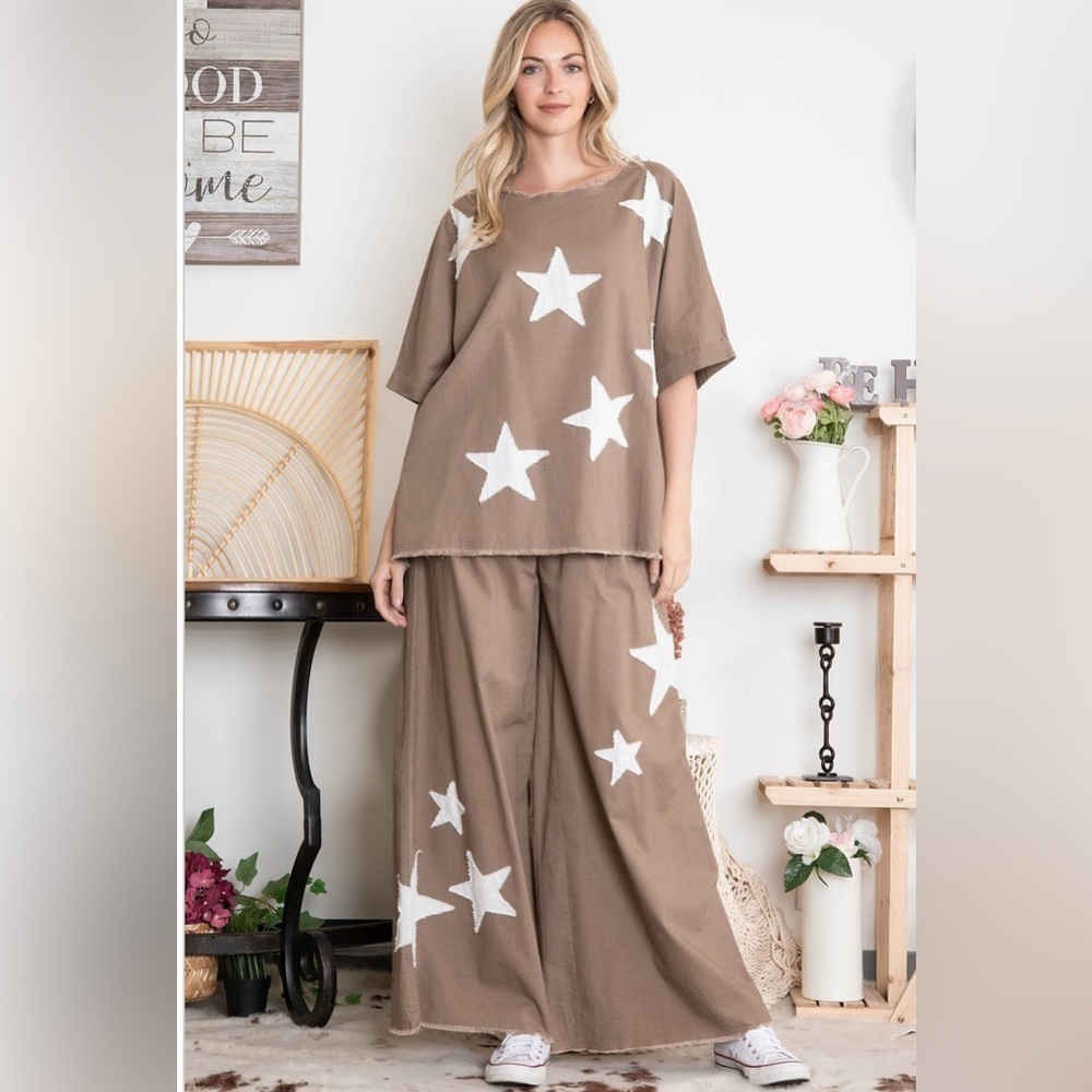 Blue Velvet NWT Oversized Women's Star Print Pant & Top Set. Small, Med, Lg., XL